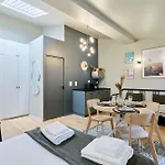 Centre De By Prestige * Paris