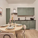 Centre De By Prestige