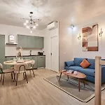 Centre De By Prestige