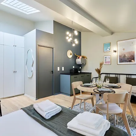 Centre De By Prestige * Paris