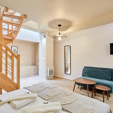 Centre De By Prestige